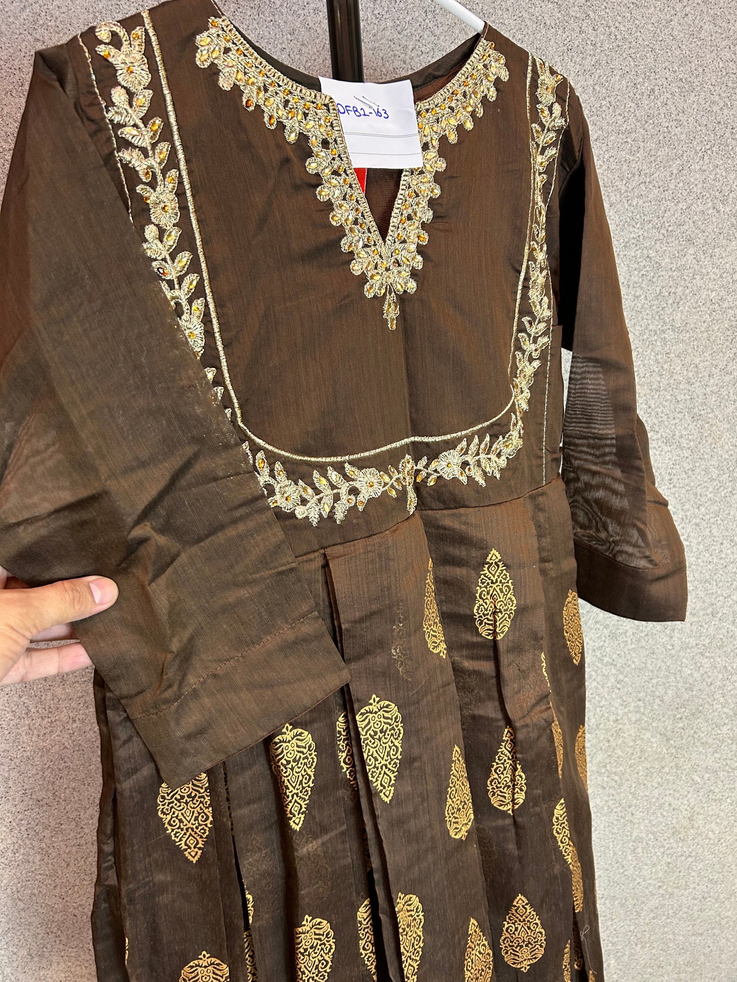 Stunning Long Maxi Dress with Floral Embroidery – Effortless Elegance DFB1-163